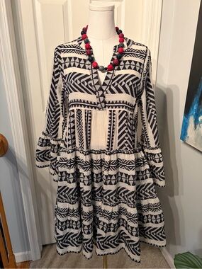 Devotion TWINS Black and White Geometric Tiered Long-Sleeve Dress
